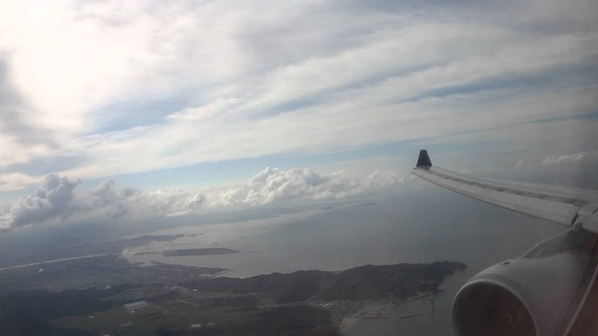 Singapore Airlines Airbus A330-300 landing to KIX Kansai Int'l Airport