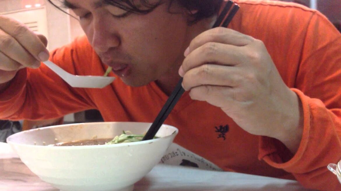 ก๋วยเตี๋ยวเย็น ครั้งแรกกับ  sunitjo travel in Singapore