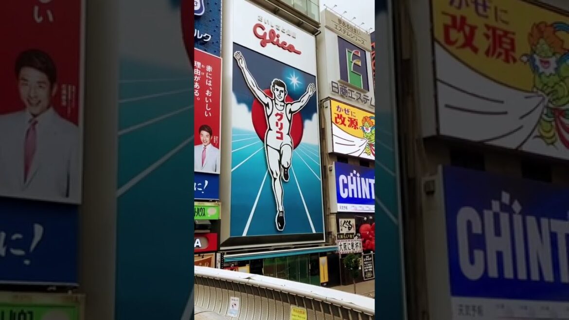 Life in Japan! Osaka is a town of comedians! #shorts  #japan #travel #comedy  #osaka