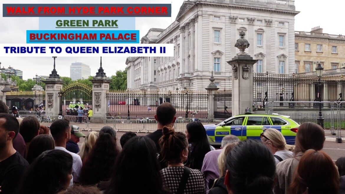 Walk from Hyde Park Corner, Green Park to Buckingham Palace London. Tribute to Queen Elizabeth II