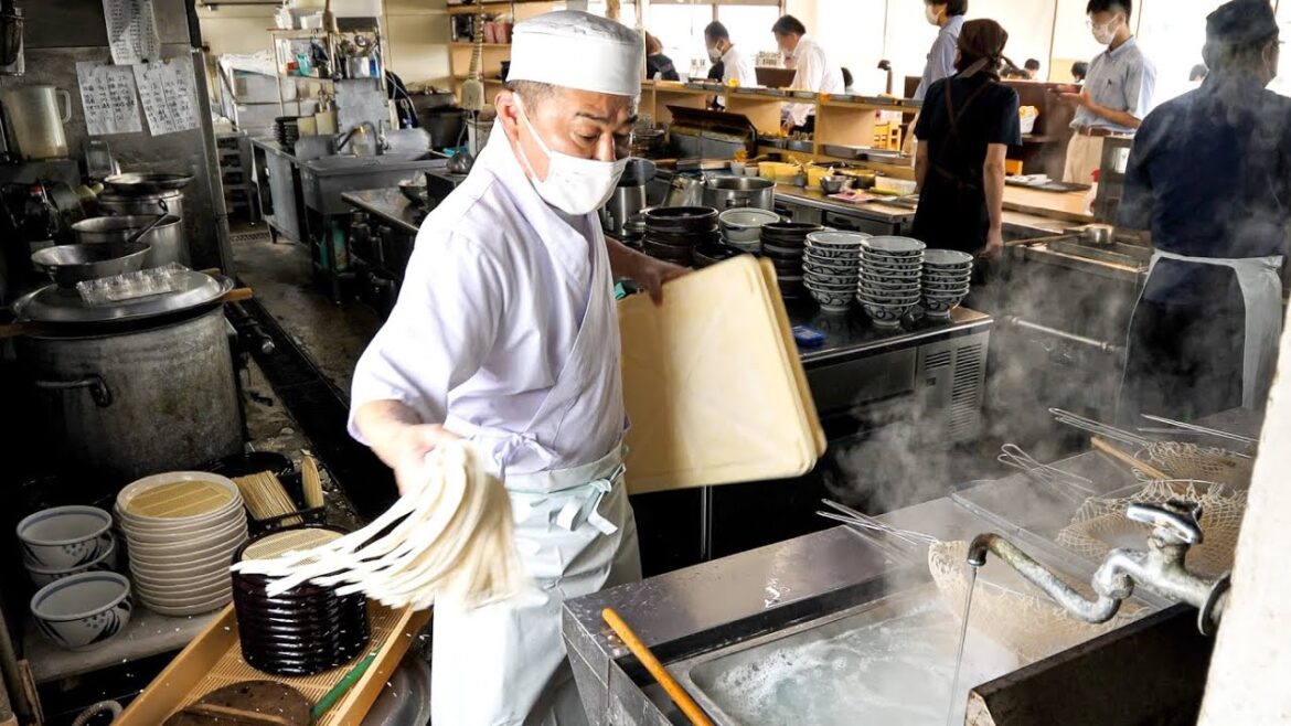 天ぷら！おにぎり！立ち食い価格で驚異のこだわりを魅せる岡山セルフうどん店に密着丨Japanese Fast Food