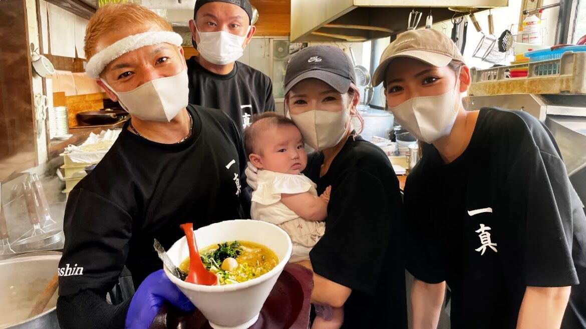 Working with 6 kids! NO REST for this countryside RAMEN shop! Working with 6 kids! NO REST for this countryside RAMEN shop!