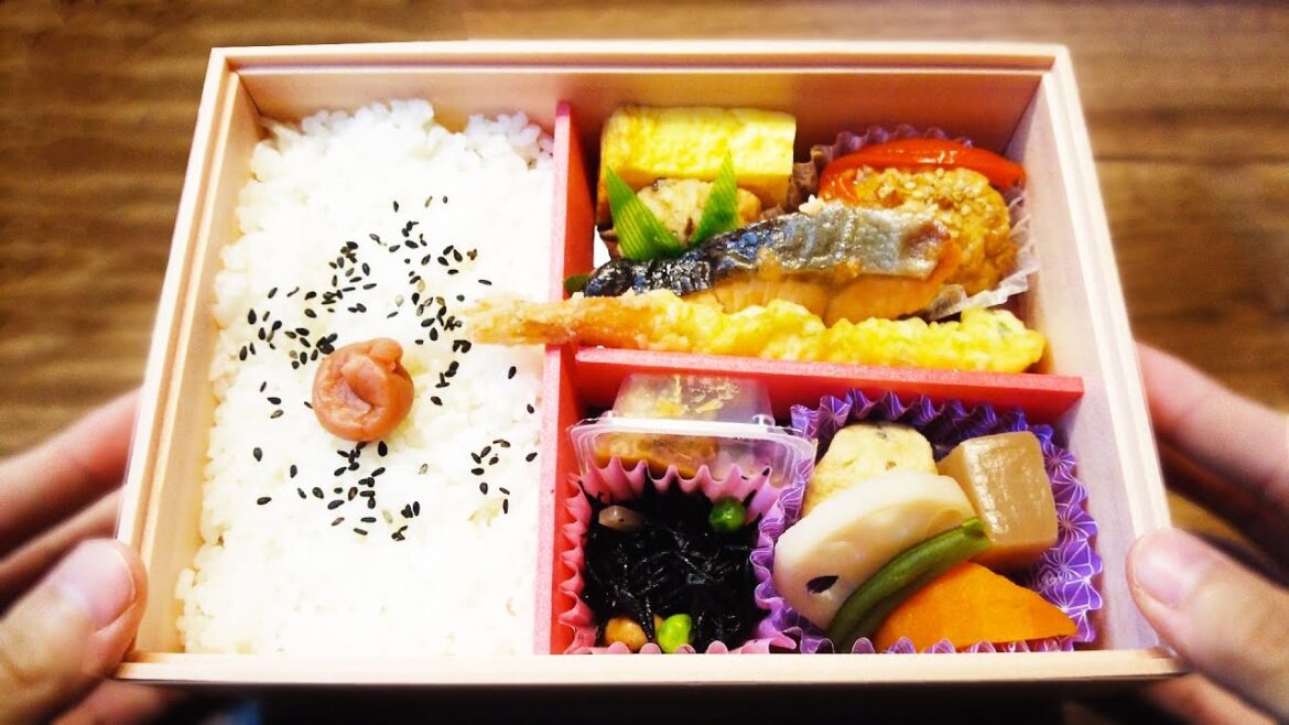 Japanese Bullet Train Bentos🍱 in Tokyo Station