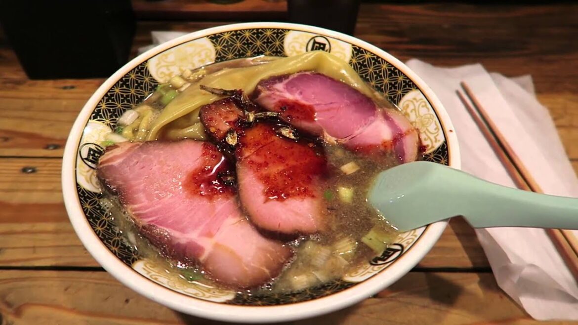 How to eat ramen in Japan like a pro. (And good places to go!) How to eat ramen in Japan like a pro. (And good places to go!)