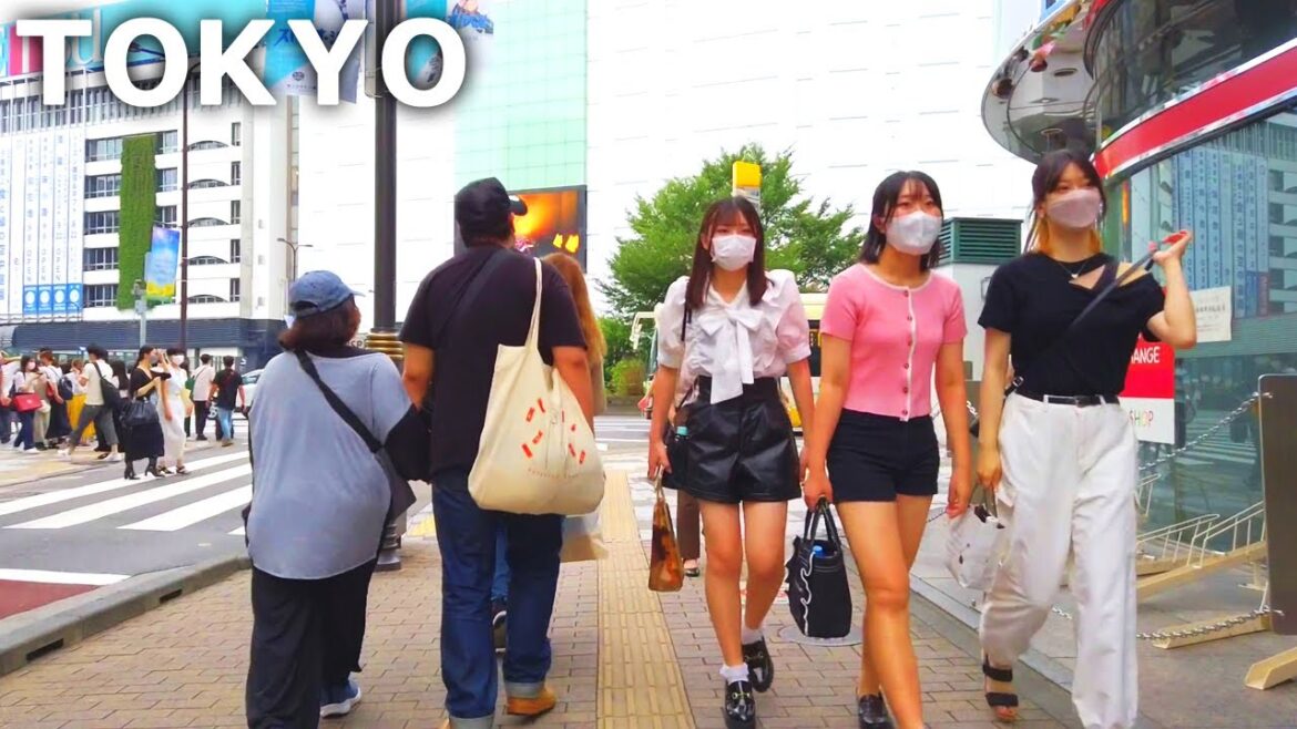 [Tokyo Walk] Otsuka to Ikebukuro. Streetscape on a Saturday afternoon in summer (Aug. 2022)