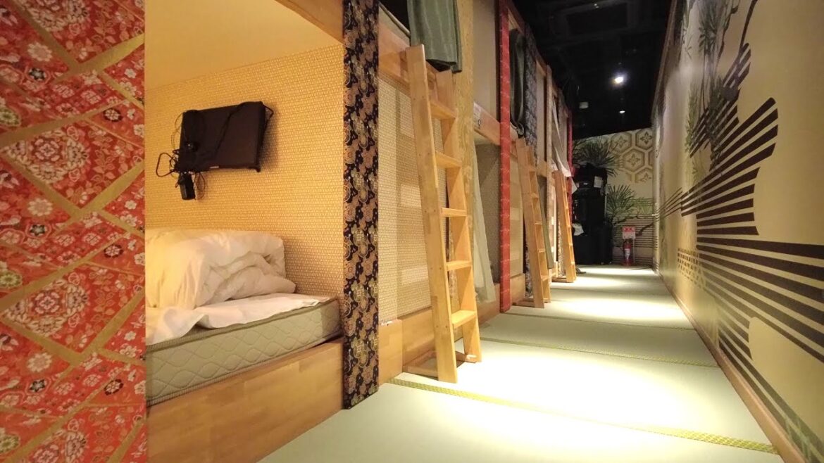 Tokyo's Cheap and very Japanese style capsule hotel | UENO STATION HOSTEL ORIENTAL 1 Tokyo's Cheap and very Japanese style capsule hotel | UENO STATION HOSTEL ORIENTAL 1