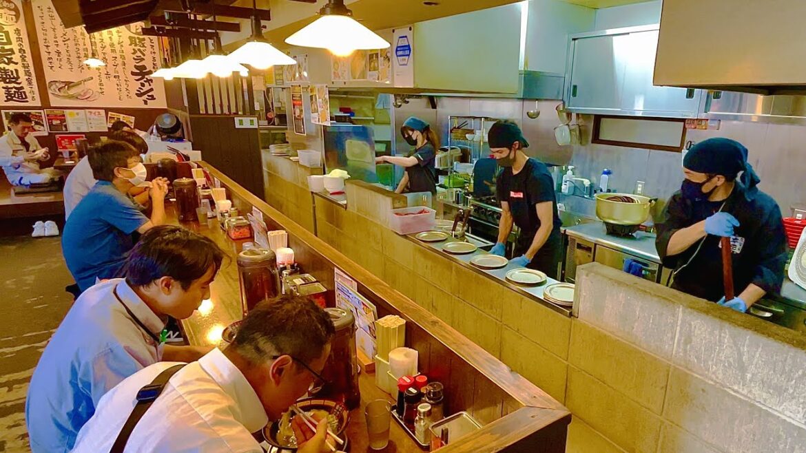 絶対ここは外せない！豚骨ラーメン発祥の地で50年以上も継ぎ足される絶品豚骨スープ！｜Amazing Japanese restaurant｜福岡 グルメ ラーメン 本田商店