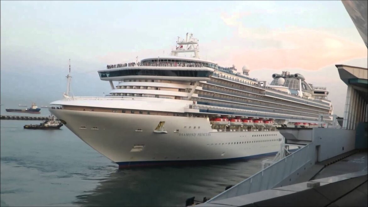 Diamond Princess Departing Marina Cruise Center