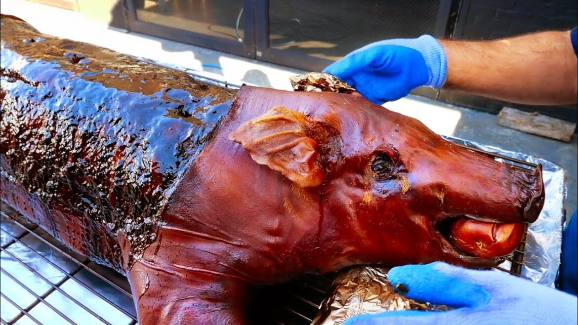 American Food - WHOLE ROAST PIG BARBECUE Brooklyn NYC