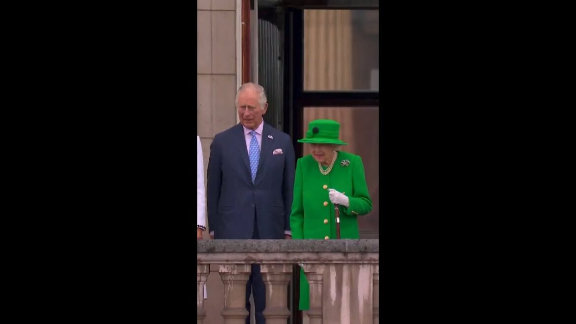 What does Queen Elizabeth II have to do with London Bridge? #shorts