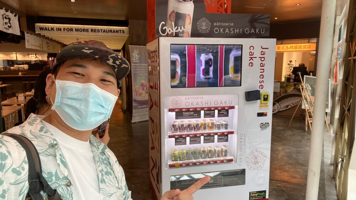 Japan's VENDING MACHINE CAKE Came to Singapore!