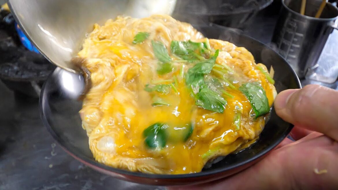 極みのどんぶり玉子名人！！鮮やかな手際で魅せるうどん職人の1日丨Udon Restaurant's Ultimate Egg Rice Bowl