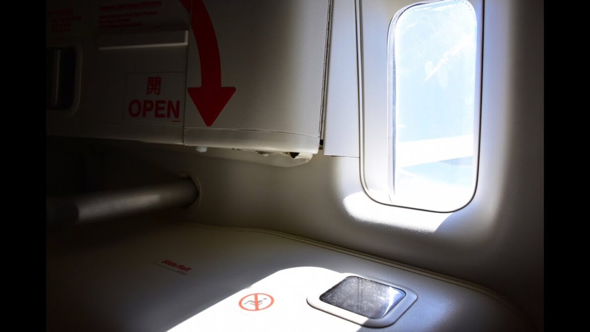 Flight Review #8 Cathay Pacific CPA CX474 Hong Kong to Taipei Boeing 777-300ER Economy Class