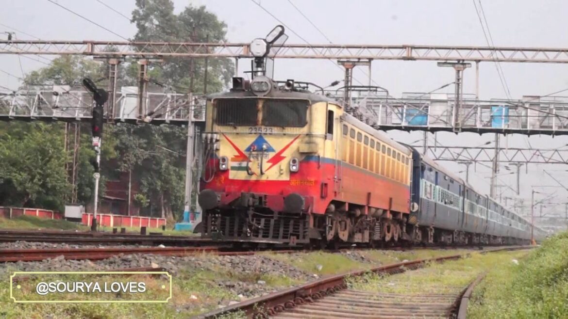 13104 DOWN LALGOLA-SEALDAH BHAGIRATHI EXPRESS..