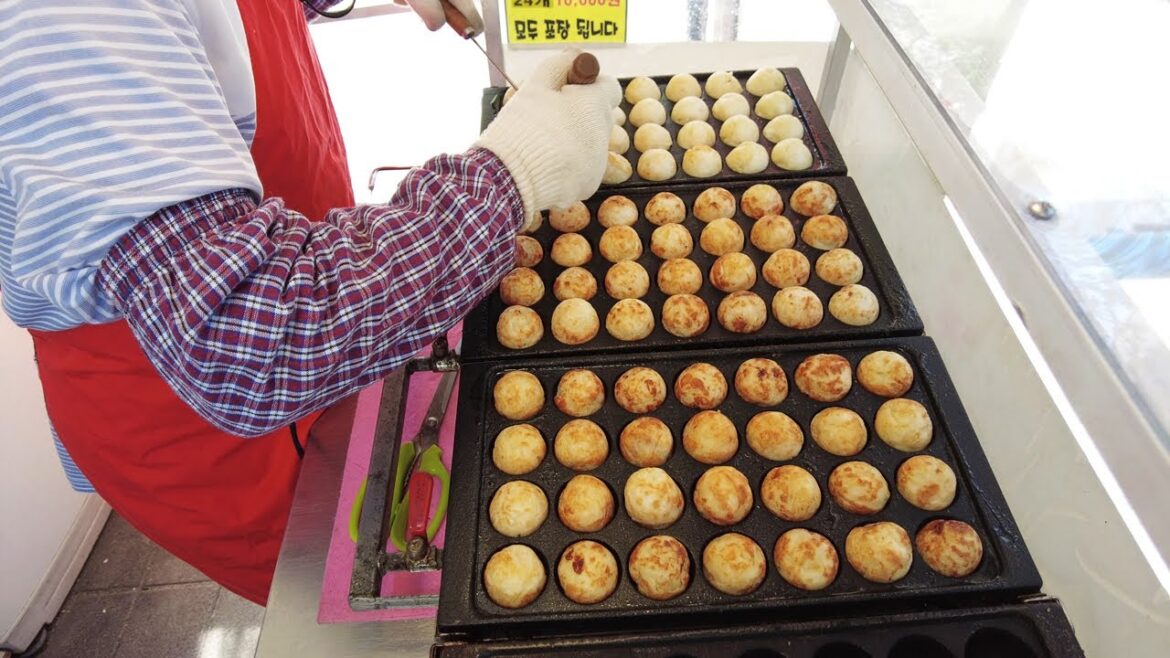 OSAKA TAKOYAKI in Seoul street | Octopus Bread | Japan street food in Korea