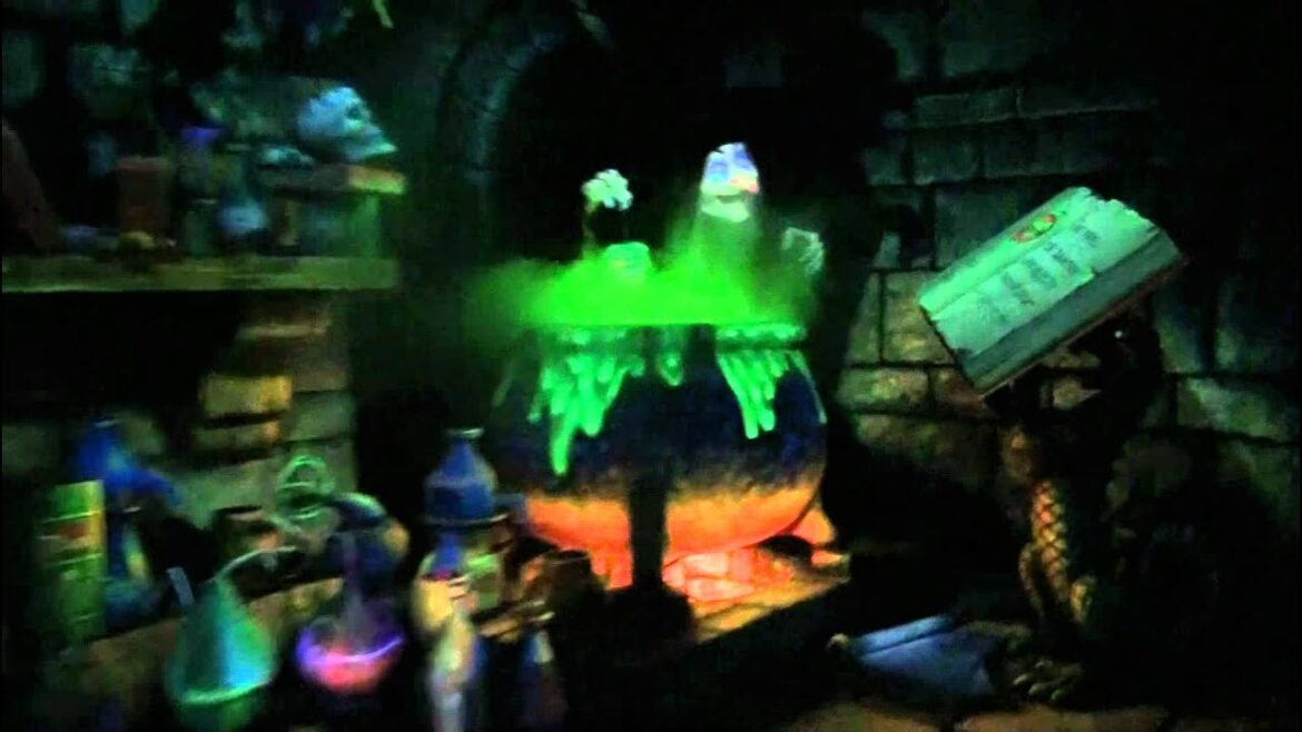 Snow White's Adventures Dark Ride Complete POV Tokyo Disneyland Japan
