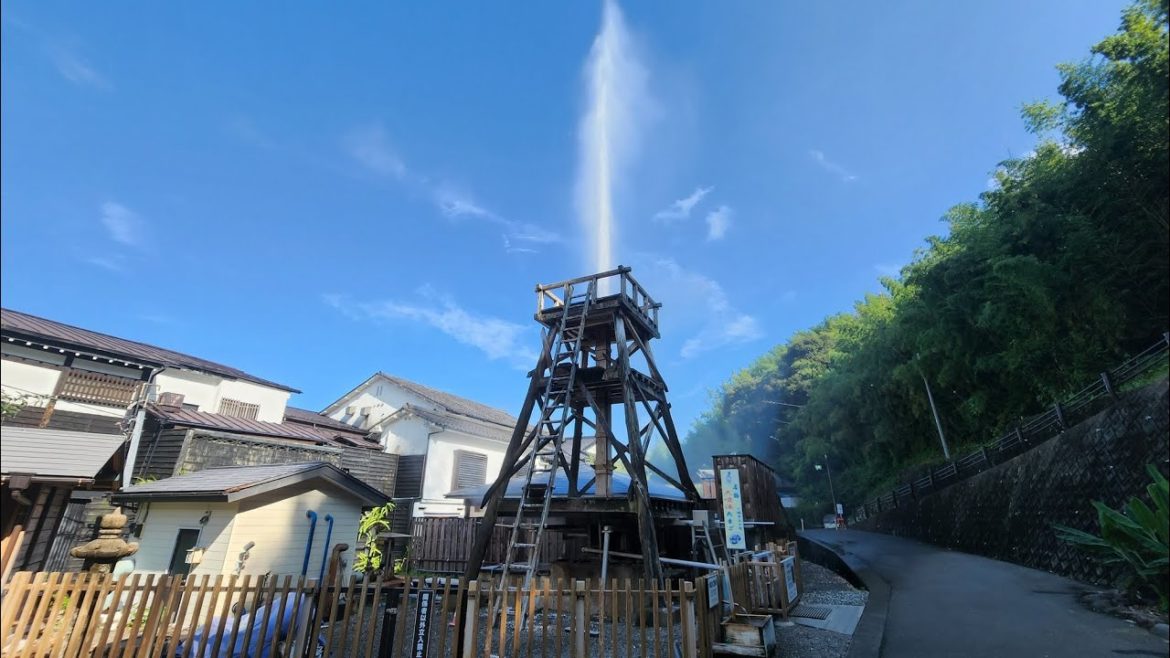 【VR 360°】Travel in 峰温泉大噴湯公園 - 日本．伊豆