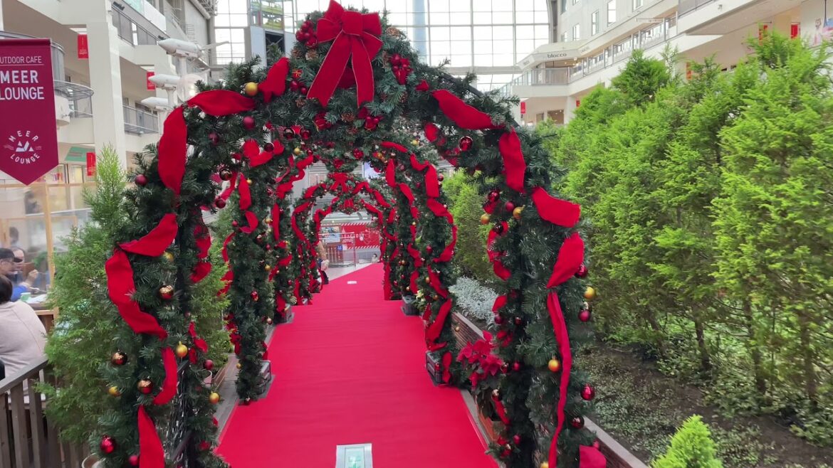 SAPPORO FACTORY Huge Christmas Tree and atrium walk, 14 DEC 2021