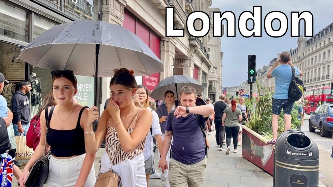 London Virtual Walking Tour: A Central London Stroll In Drizzled - London 4k HDR