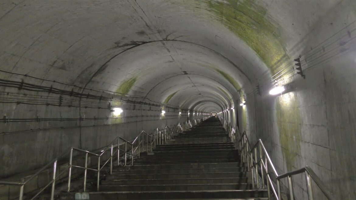 地上から徒歩10分！トンネル内にホームがあるJR上越線・土合駅