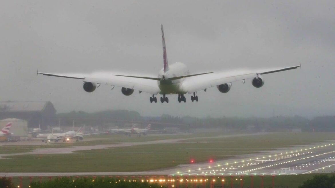 London Heathrow Airport Morning Heavy Arrivals A380 Singapore Airlines 777 Emirates