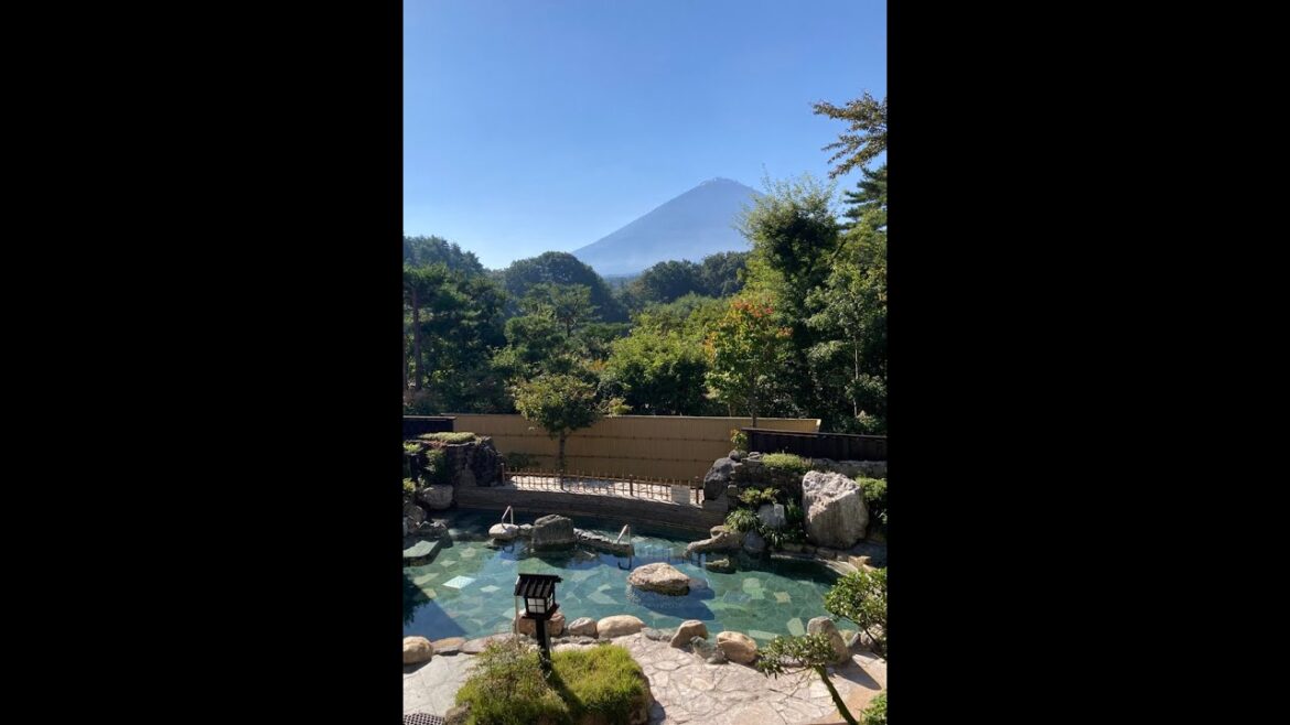 富士山初冠雪☆富士眺望の湯ゆらり☆9/30(金) #shorts 富士山初冠雪☆富士眺望の湯ゆらり☆9/30(金) #shorts