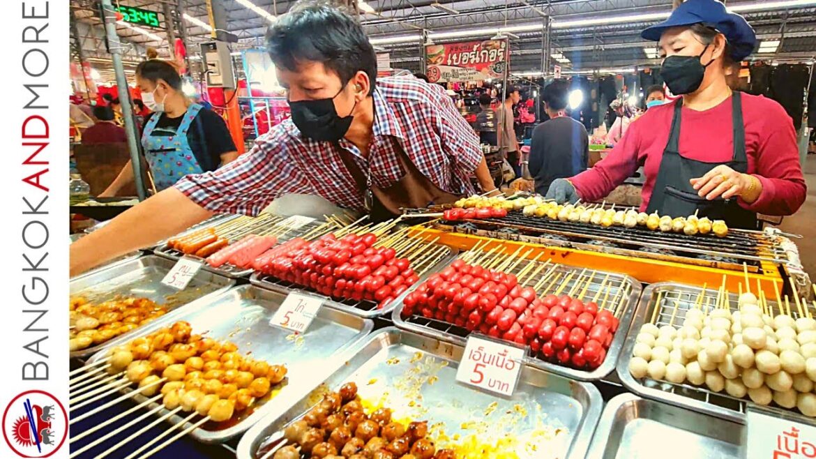 Cheap Thai STREET FOOD in Bangkok From $ 0,13 Only