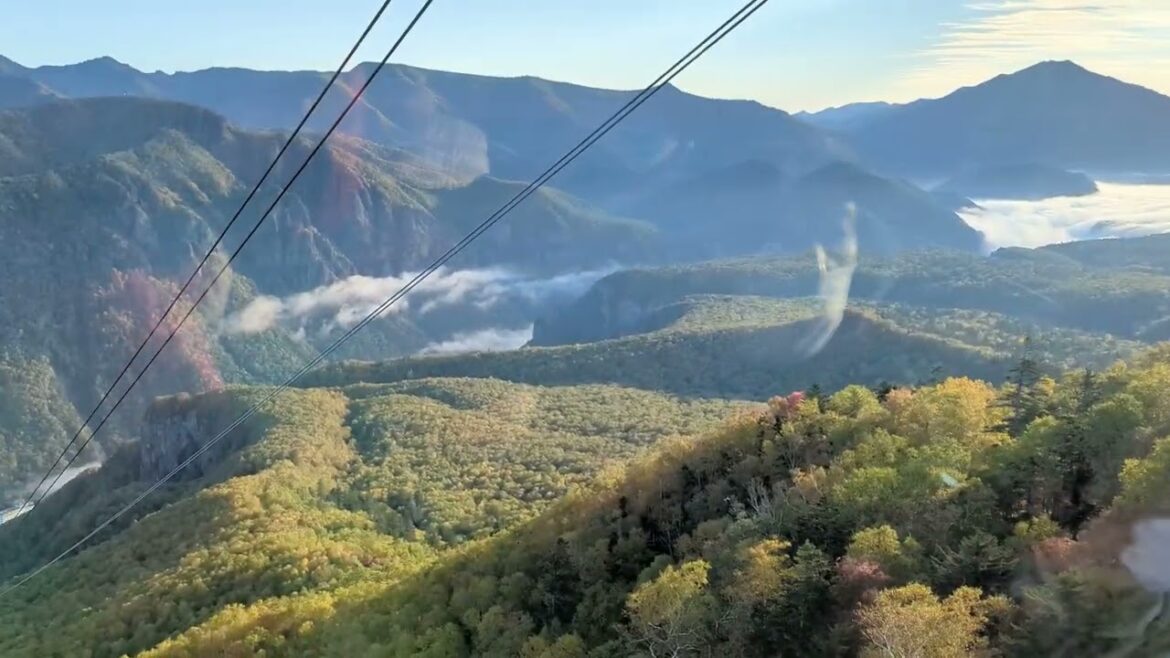 Daisetsuzan, Hokkaido (北海道大雪山) – Kurodake Ropeway (大雪山層雲峡・黒岳ロープウェイ) Daisetsuzan, Hokkaido (北海道大雪山) - Kurodake Ropeway (大雪山層雲峡・黒岳ロープウェイ)