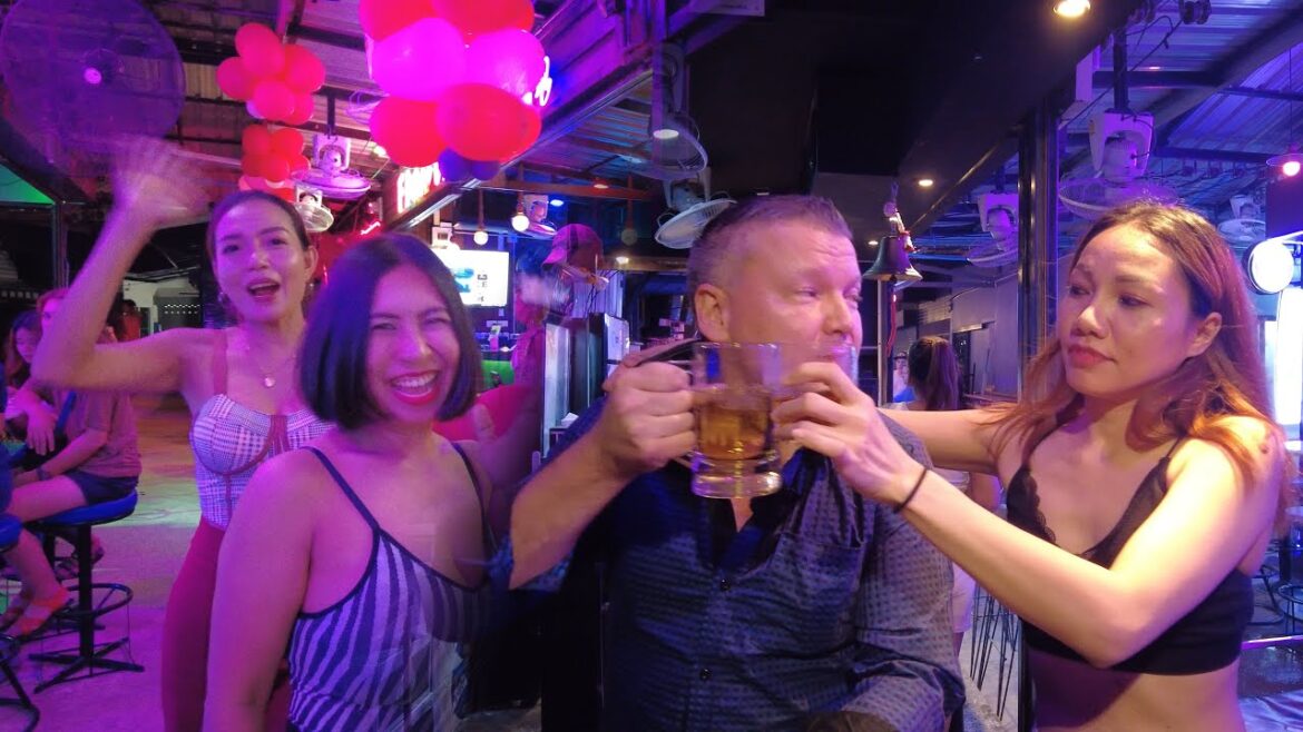 Bangkok Nightlife September 2022 – We visit Nordic Bar at Soi 7 and meet the ladies Bangkok Nightlife September 2022 - We visit Nordic Bar at Soi 7 and meet the ladies