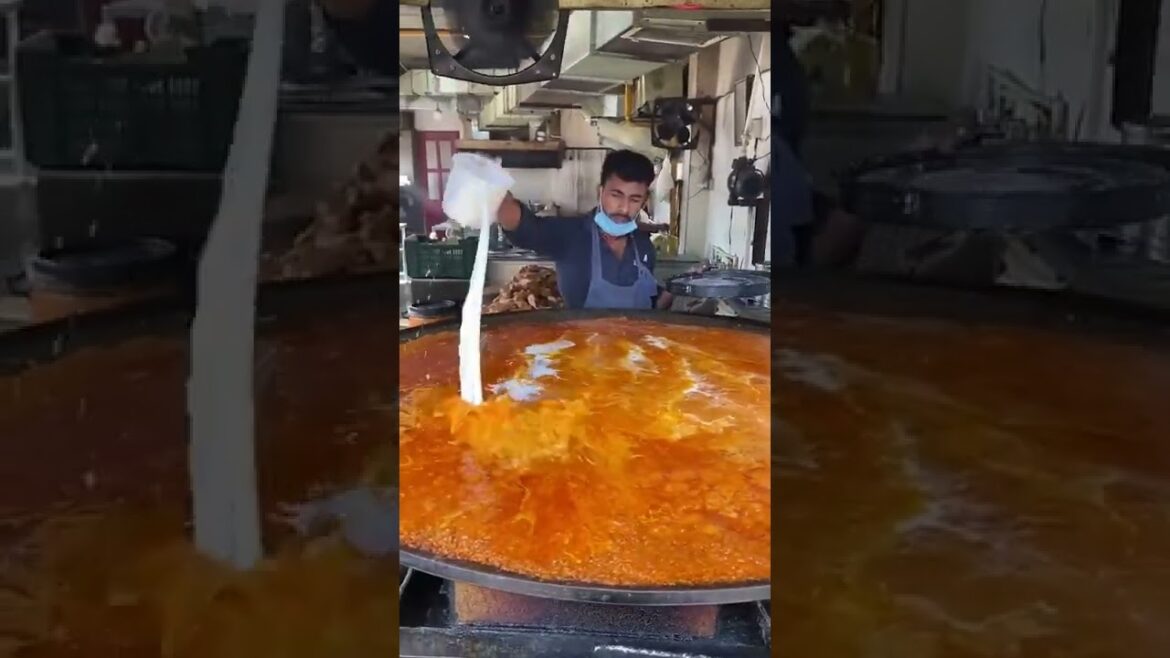 Massive 250 Kg Chicken Changezi Making #shorts #ashortaday #indianstreetfood #viral #viralshorts