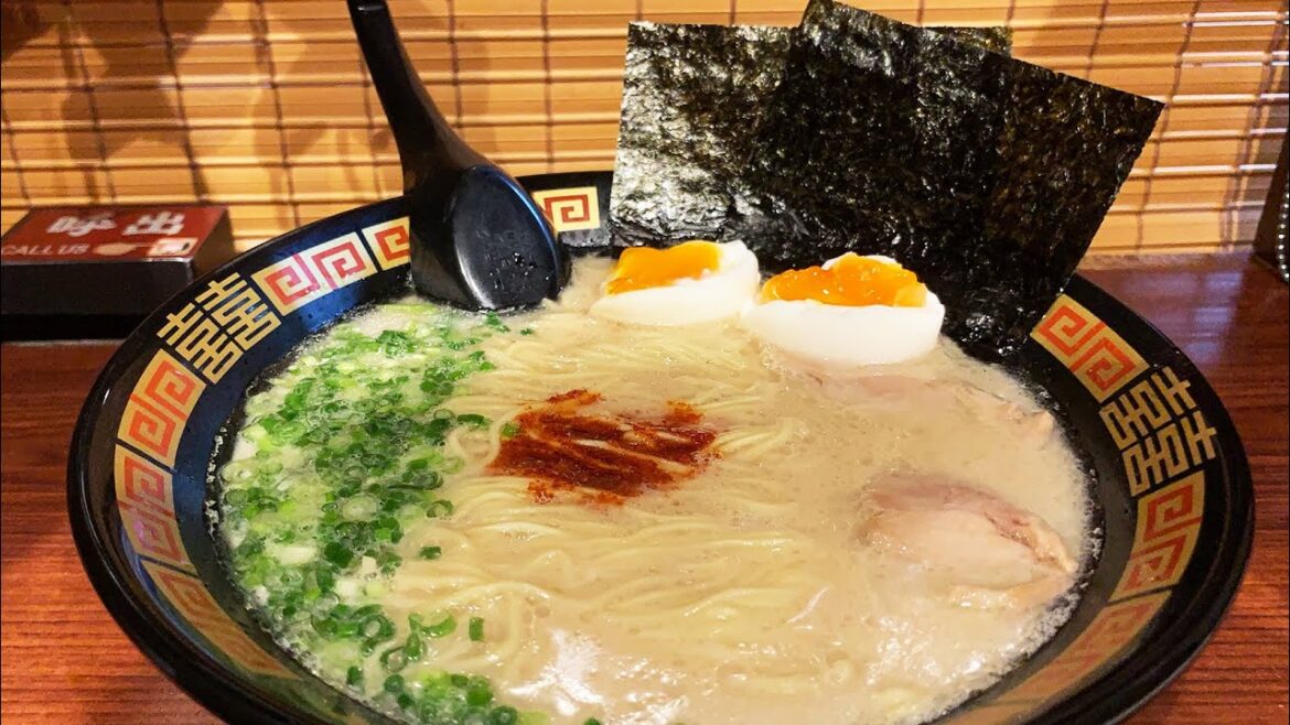 1人で一蘭のとんこつラーメンを食べる【日本食】