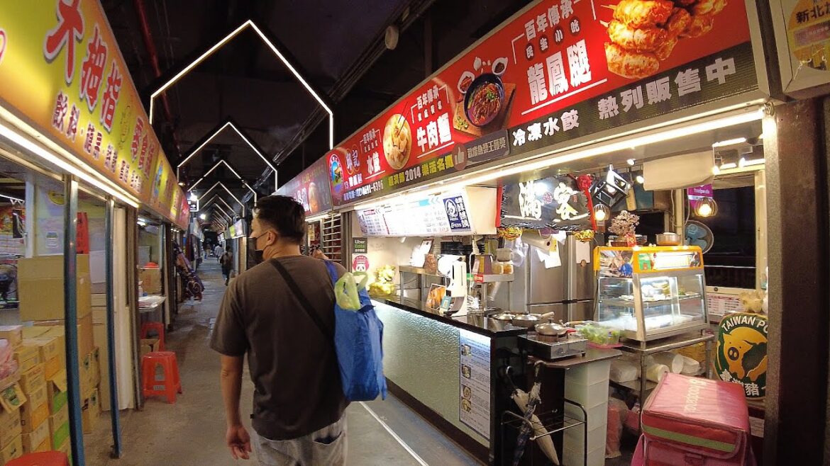 New Taipei Xizhi Tourist Night Market 新北汐止觀光夜市 (汐止夜市) 全覽|鐵道下的小夜市|Taiwan吃GoGo 台灣小散步 New Taipei Xizhi Tourist Night Market 新北汐止觀光夜市 (汐止夜市) 全覽|鐵道下的小夜市|Taiwan吃GoGo 台灣小散步