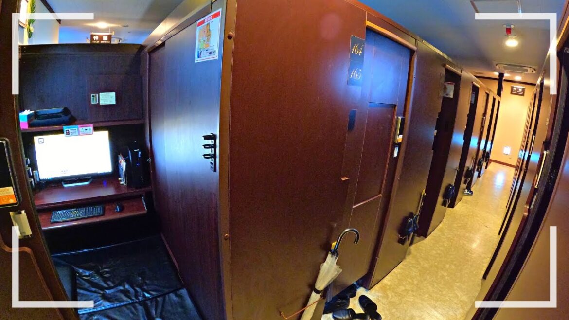 Enjoying at Japan's Most Famous MANGA Cafe | KAIKATSU CLUB Ikebukuro Enjoying at Japan's Most Famous MANGA Cafe | KAIKATSU CLUB Ikebukuro