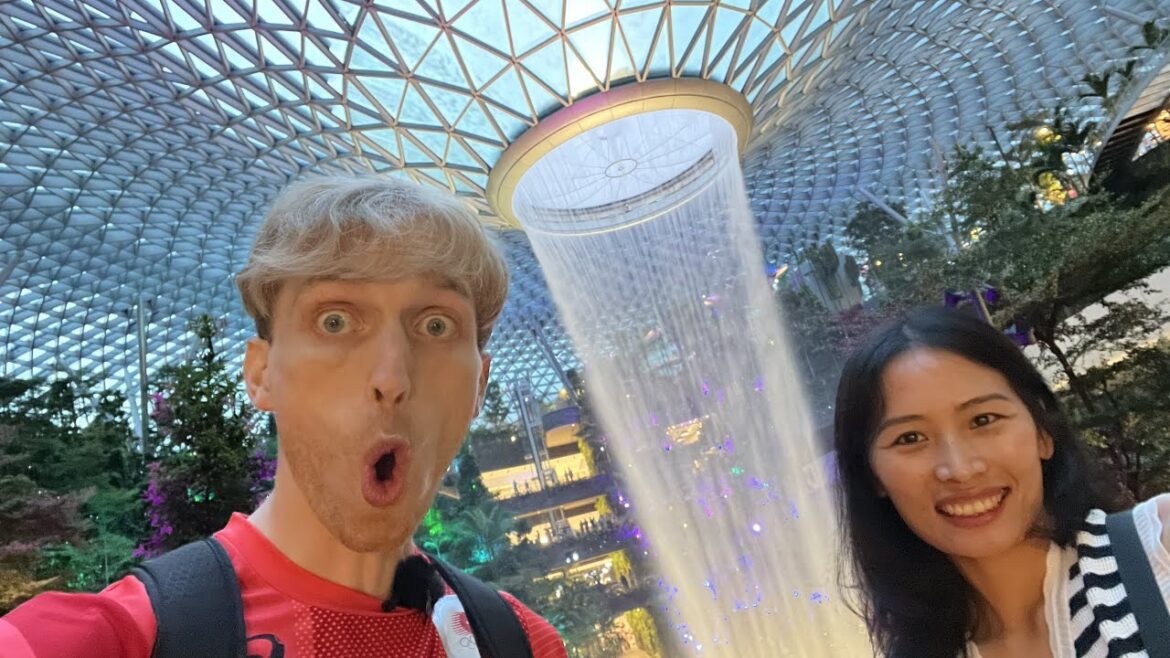 WE'RE IN SINGAPORE (Day 1 at Changi Airport) 🇸🇬