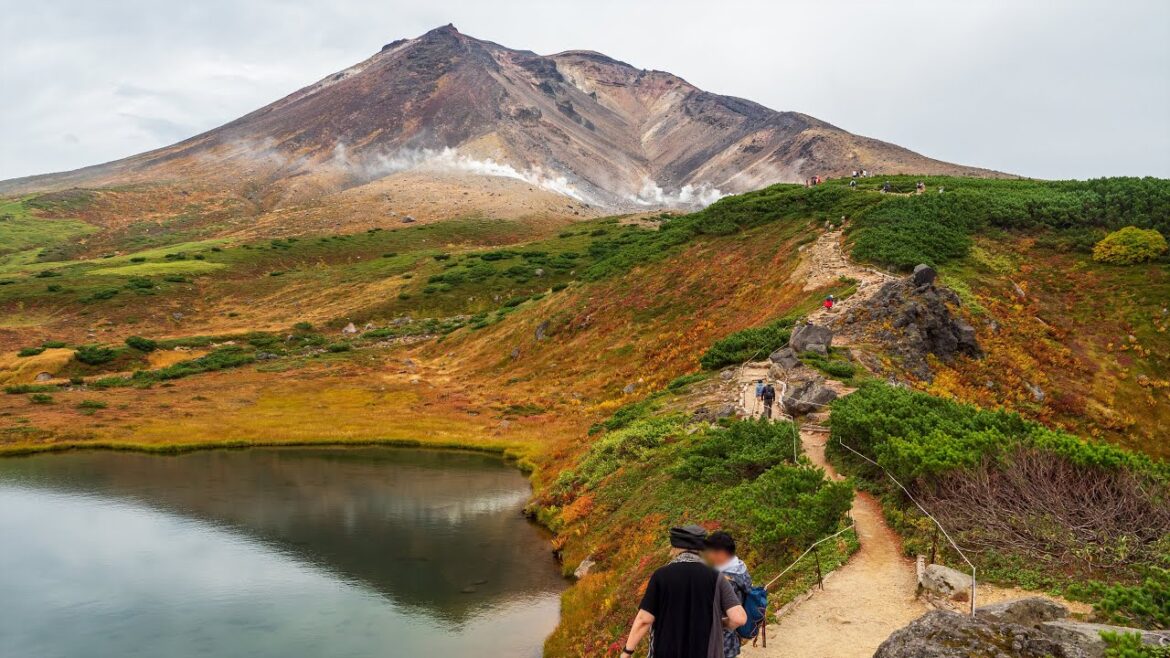 大雪山旭岳ロープウェイの先には天空の絶景が!いざ「神々の遊ぶ庭」を歩く – 2022年秋 (4K Ultra HD) 大雪山旭岳ロープウェイの先には天空の絶景が!いざ「神々の遊ぶ庭」を歩く - 2022年秋 (4K Ultra HD)