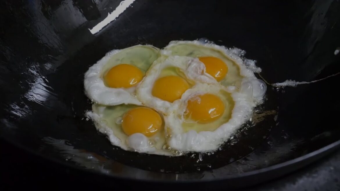 Korean Street Food | Egg and Shrimp Fried Rice