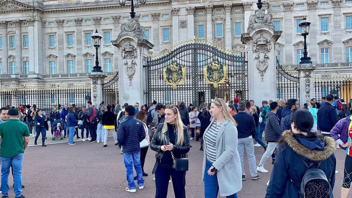 London Virtual Walking Tour Buckingham Palace to Westminster | London Marathon 2022 [4K HDR ]