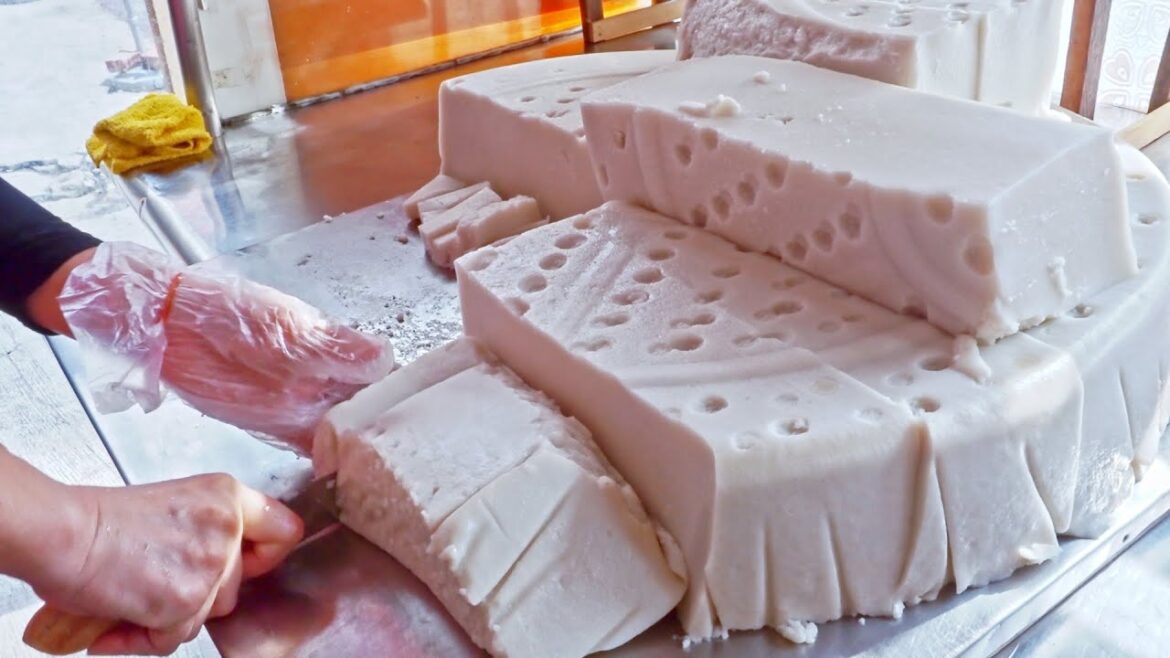 Popular！Huge Rice Cake with Meat Soup(Milkfish Soup) / 大塊粿仔！人氣東港肉粿, 虱目魚米漿製作