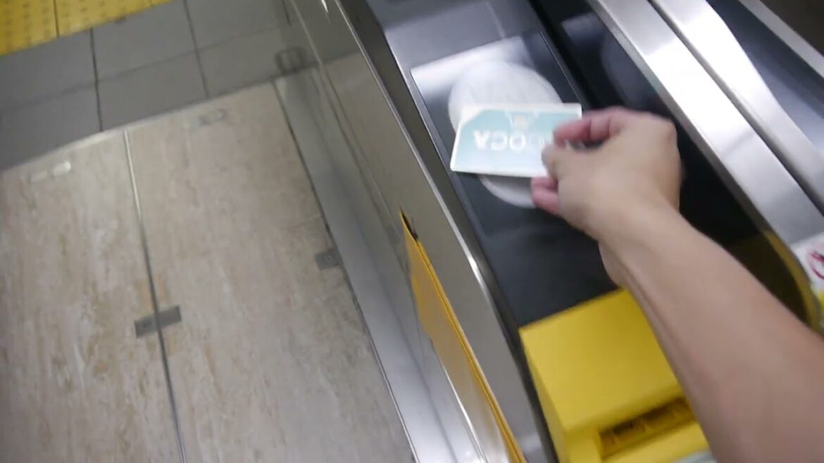 【Japan Travel Guide】How to Use ICOCA to enter Osaka Metro Subway Gate