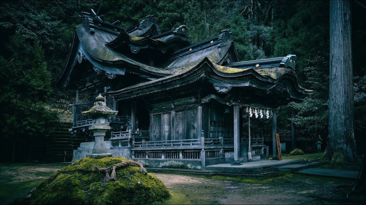 まるで異世界！日本の美しすぎる神社7選 / 幻想的な空間と神秘的なパワースポット / 死ぬまでに行きたい！秘境にある絶景