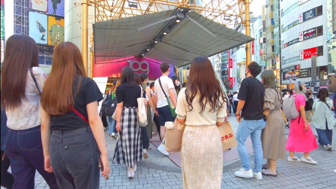 【4K】Tokyo, Shibuya Evening Walk - Colorful Town in Japan