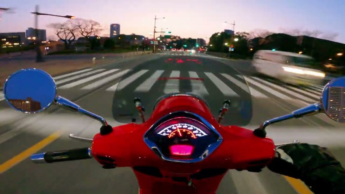🌸Night cherry blossoms at Kokura Castle going by Vespa in Japan🌸 🌸Night cherry blossoms at Kokura Castle going by Vespa in Japan🌸