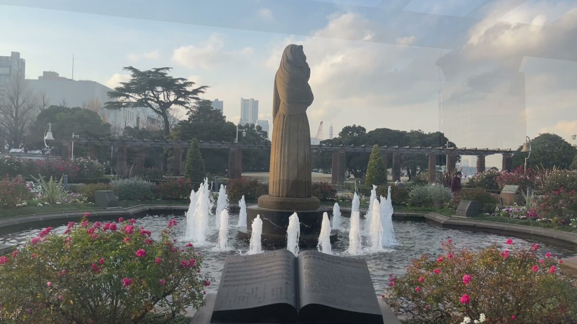 Walking in the most famous park in Yokohama #shorts Walking in the most famous park in Yokohama #shorts