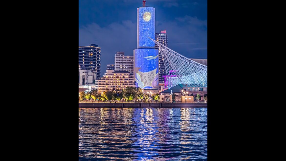 プロジェクションマッピングが秋仕様に【神戸ポートタワー】神戸みなと温泉 蓮