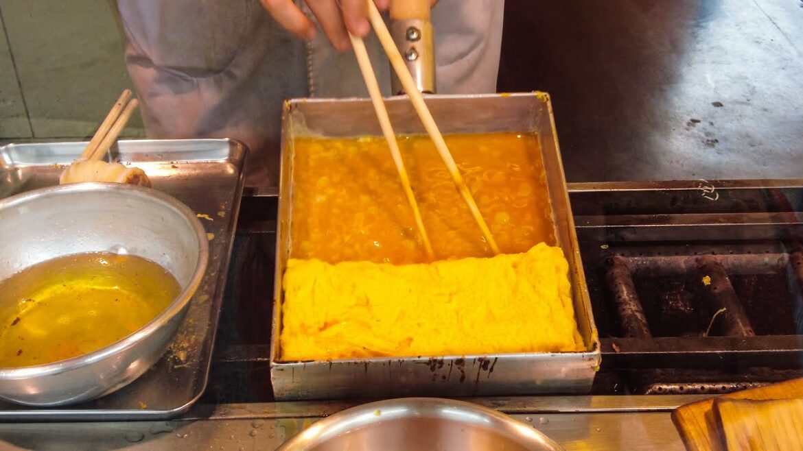 【Japanese Street Food】OMELETTE(玉子焼き)in the Making at Tsukiji, Tokyo 【Japanese Street Food】OMELETTE(玉子焼き)in the Making at Tsukiji, Tokyo