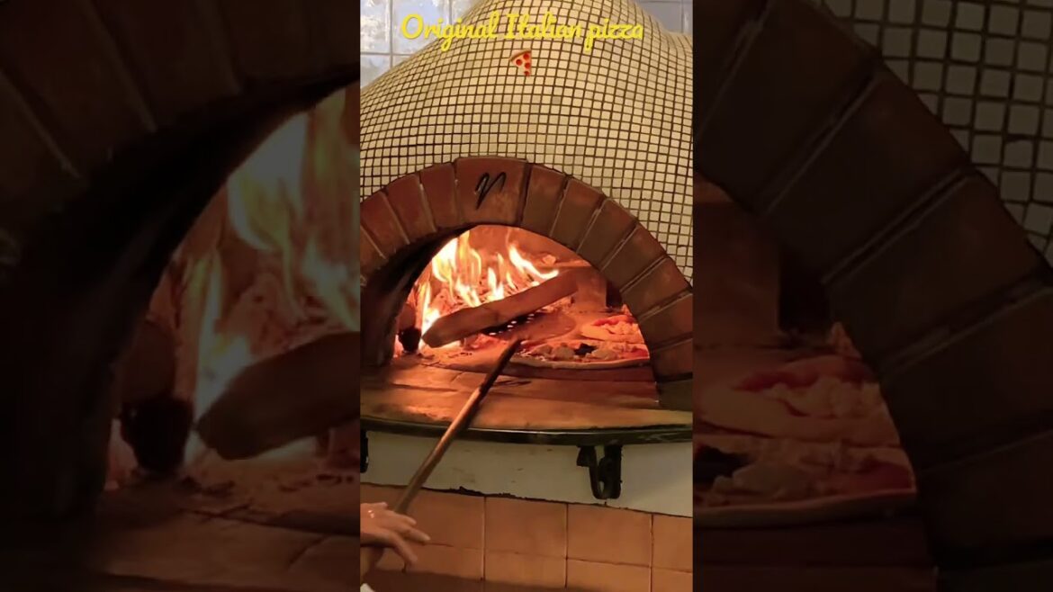 Original Italian pizza 🍕 #pizza #italianpizza #streetfood