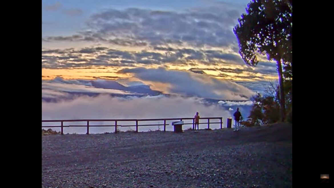 2022年10月14日 七面山（標高1,982m）から見た美しい富士山とご来光映像