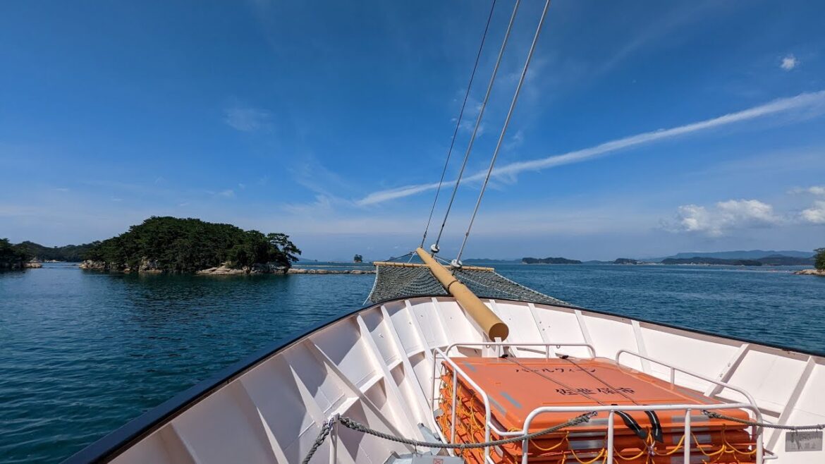 Magnificent scenery! Kujukushima Island Cruise Ship "Pearl Queen" in Japan