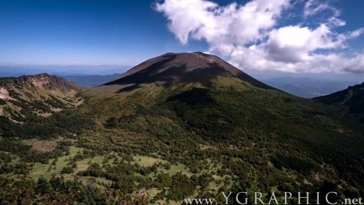 Mt. Asama in the Autumn | 秋の浅間山 [8K TIMELAPSE CLIP]