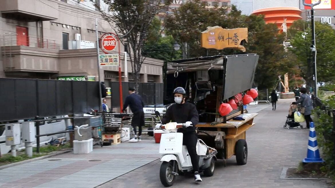 福岡中州の屋台に密着！平日でも女性客と観光客で席はパンパン満席｜Japanese Street Food｜Old style ramen stall.